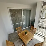 Modern 3bd With Spacious Balcony & Outside Furniture - Bay *