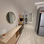Modern 3bd With Spacious Balcony & Outside Furniture - Bay Appartement *