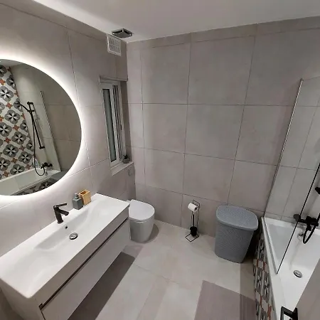 Modern 3bd With Spacious Balcony & Outside Furniture - Bay Marsalforn