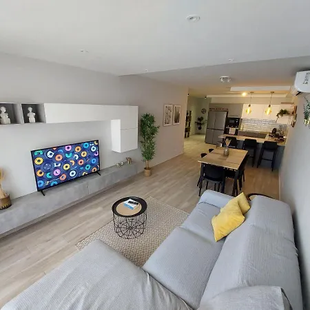 Modern 3bd With Spacious Balcony & Outside Furniture - Bay * Marsalforn