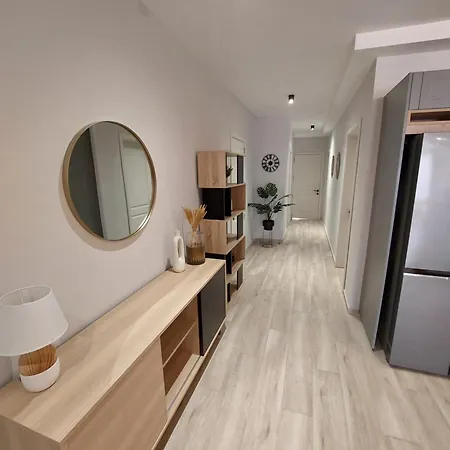 Modern 3bd With Spacious Balcony & Outside Furniture - Bay Appartement *