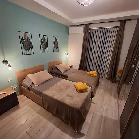 Modern 3bd With Spacious Balcony & Outside Furniture - Bay Appartamento