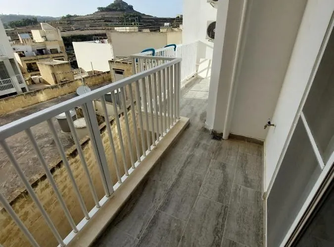 Apartment Modern 3bd With Spacious Balcony & Outside Furniture - Bay Marsalforn
