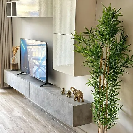Modern 3bd With Spacious Balcony & Outside Furniture - Bay *