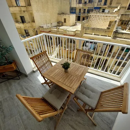 Modern 3bd With Spacious Balcony & Outside Furniture - Bay *