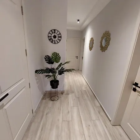 Modern 3bd With Spacious Balcony & Outside Furniture - Bay 马萨佛恩