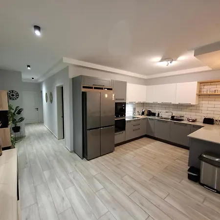 Apartment Modern 3bd With Spacious Balcony & Outside Furniture - Bay