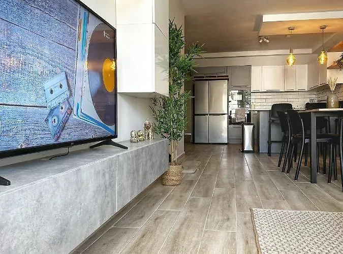 Modern 3bd With Spacious Balcony & Outside Furniture - Bay * Marsalforn