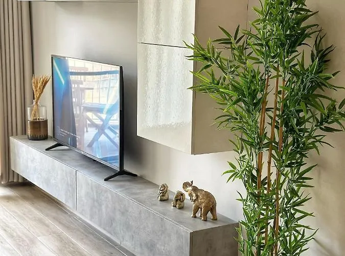 Modern 3bd With Spacious Balcony & Outside Furniture - Bay *