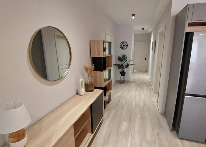 Modern 3bd With Spacious Balcony & Outside Furniture - Bay Apartament *