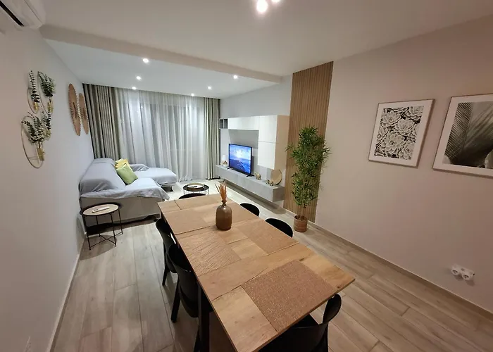 Modern 3bd With Spacious Balcony & Outside Furniture - Bay *