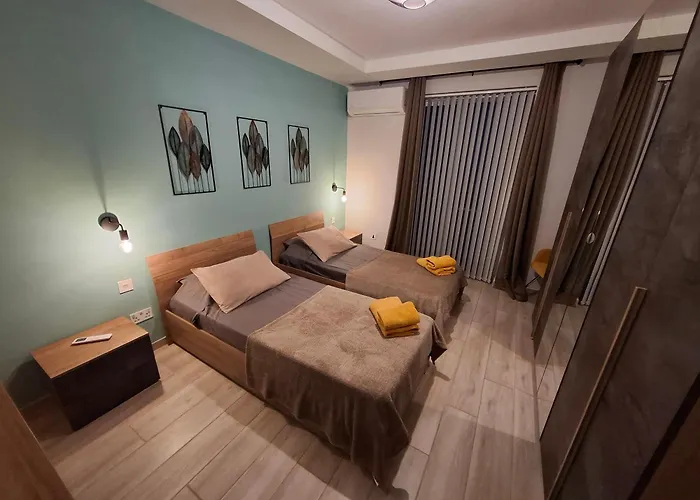 Modern 3bd With Spacious Balcony & Outside Furniture - Bay Appartement